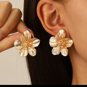 Stainless Steel Flower Stud Earrings for Women in Gold